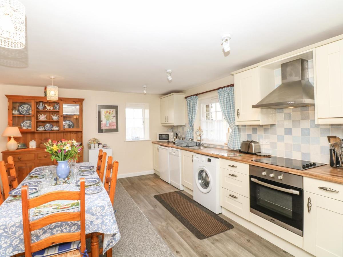 Badger Cottage Mawgan Екстериор снимка