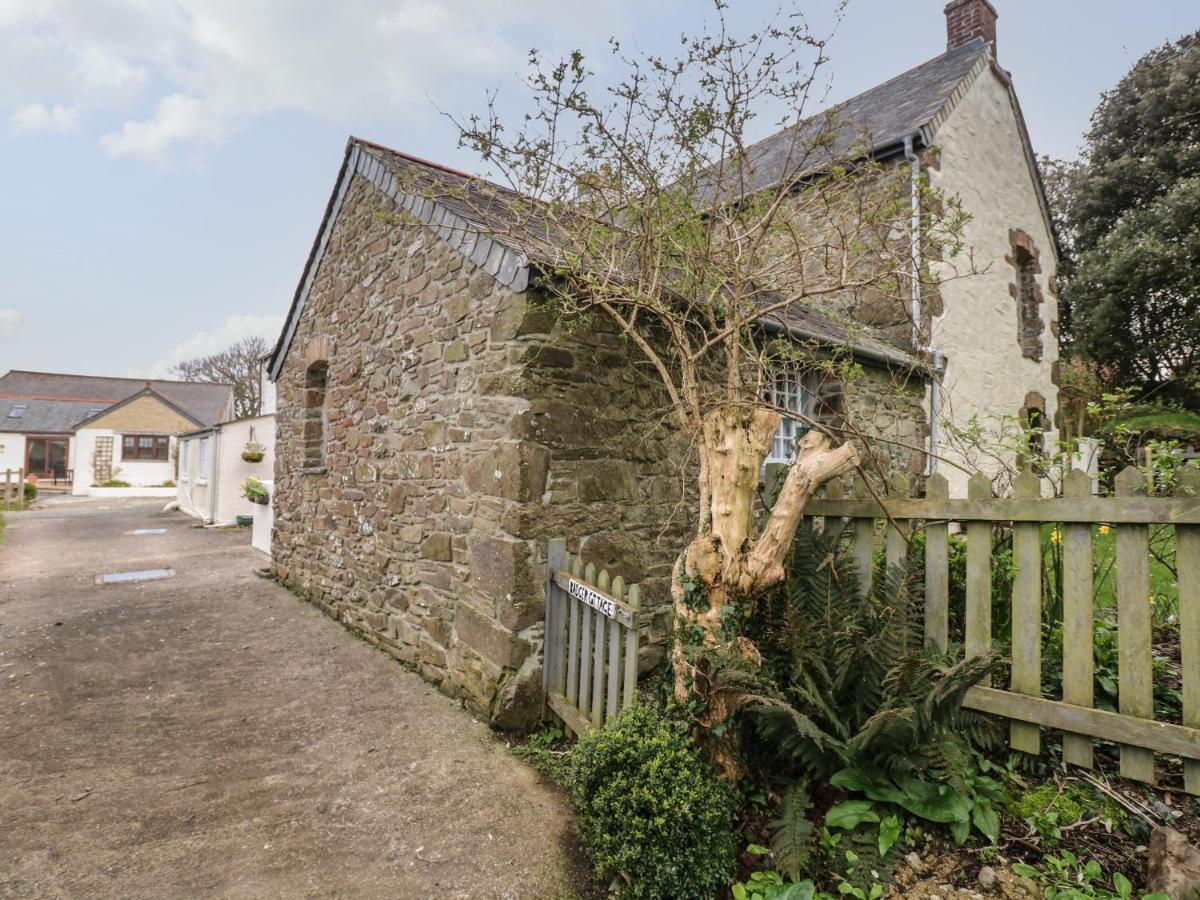 Badger Cottage Mawgan Екстериор снимка
